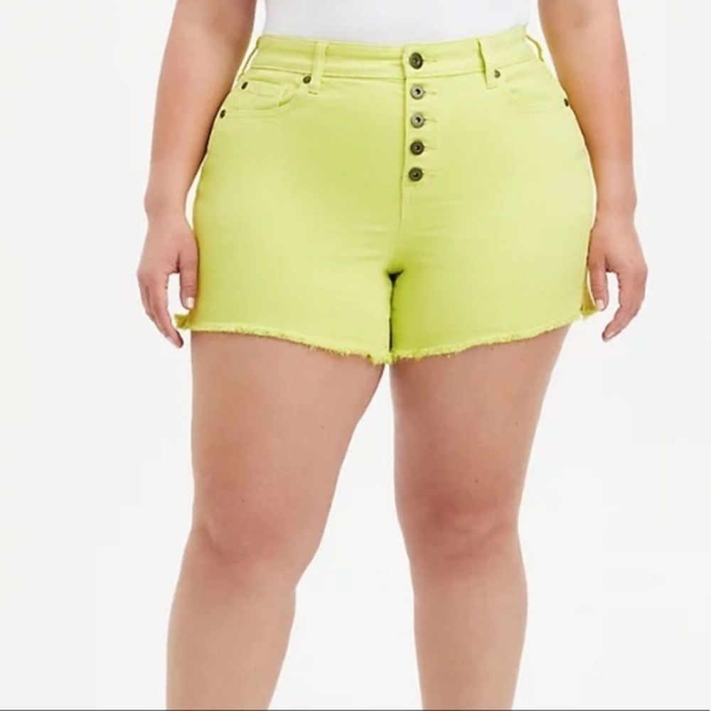 TORRID HIGH RISE MIDI SHORT VINTAGE STRETCH YELLOW